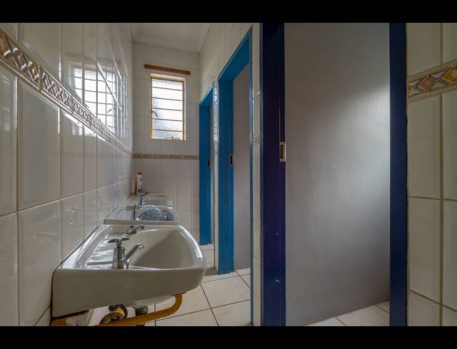 600M² BUILDING FOR SALE IN HURLYVALE